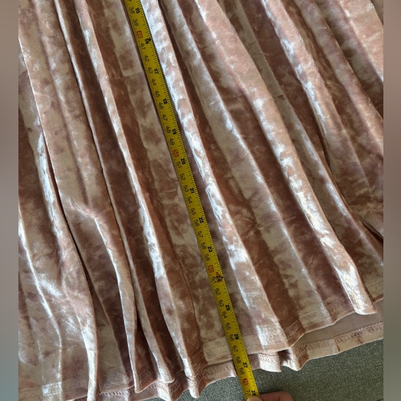 Rose Velvet Pleated Skirt - Picture 5 of 6